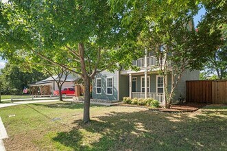 220 Lamar St in Roanoke, TX - Building Photo - Building Photo