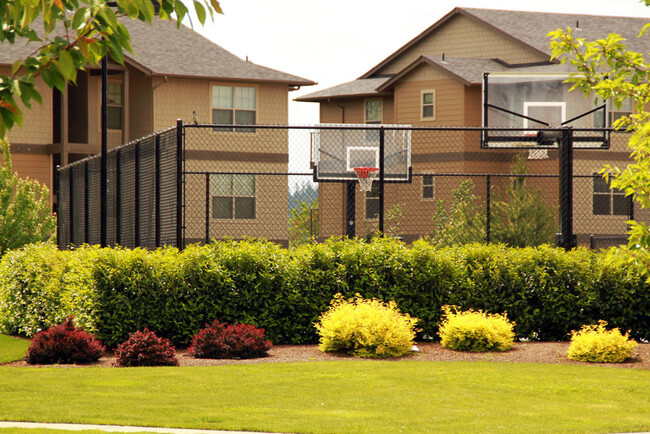 195-Santiam Village Apartments in Salem, OR - Building Photo - Building Photo