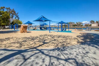 Naples Isle Apartments in Long Beach, CA - Foto de edificio - Building Photo