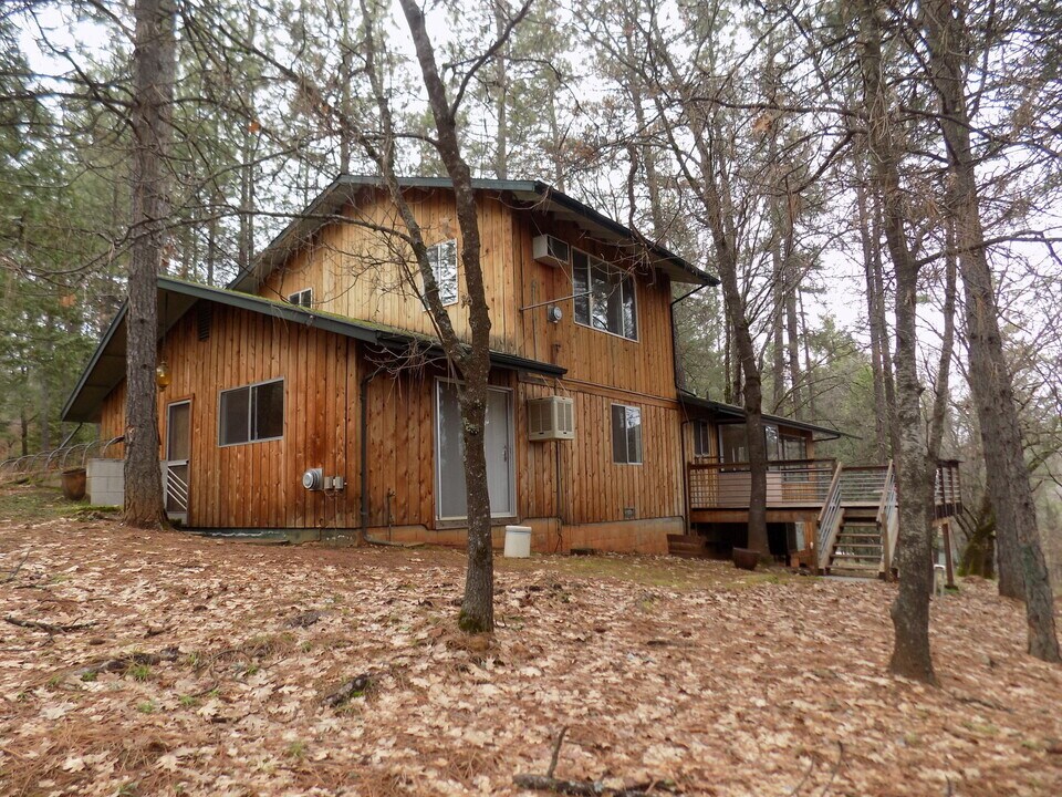 1131 Peaceful Valley Rd in Colfax, CA - Building Photo