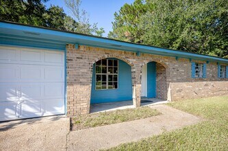 1512 Riverside Dr in Gautier, MS - Building Photo - Building Photo