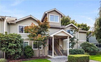 Spacious 2 Bed 1.5 Bath In Old Town Issaquah! in Issaquah, WA - Building Photo