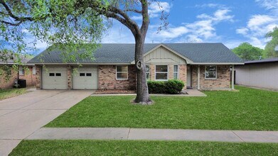 8022 Sharpview Dr in Houston, TX - Building Photo - Building Photo