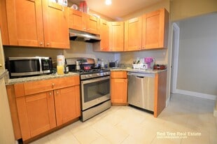 76 Egmont St, Unit 5 in Brookline, MA - Building Photo