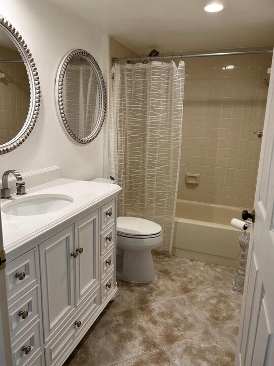 3635 Whitehall Dr, Unit 304 in West Palm Beach, FL - Building Photo