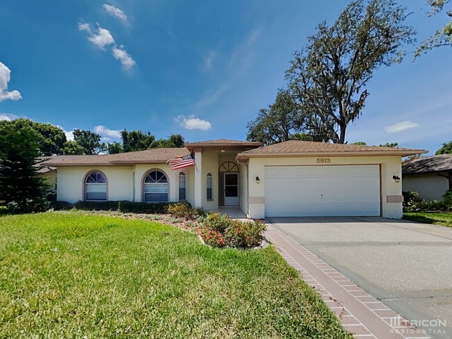 5913 Fall River Dr in New Port Richey, FL - Building Photo - Building Photo