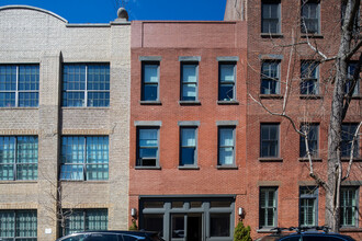 Love Lane Mews in Brooklyn, NY - Foto de edificio - Building Photo