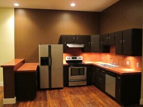 319 S Flores St in San Antonio, TX - Building Photo - Building Photo