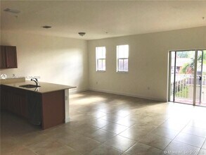 210 NW 109th Ave in Miami, FL - Building Photo - Building Photo