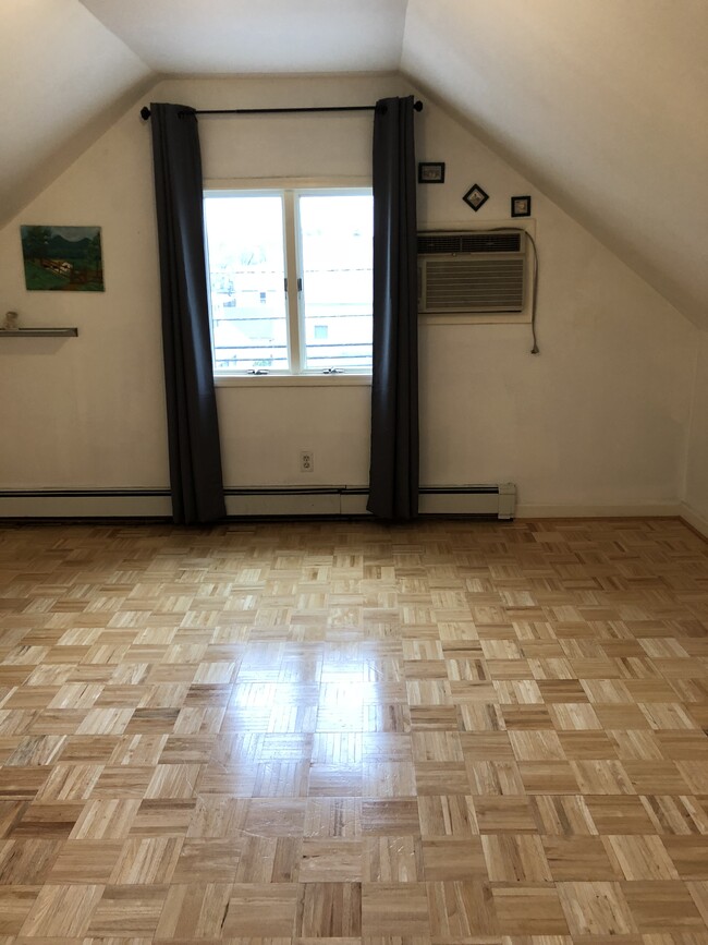 194 E 9th St in Clifton, NJ - Building Photo - Building Photo