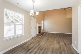 3661 Colonnade Ct in Rex, GA - Building Photo - Building Photo