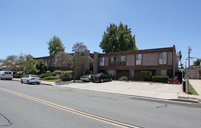 Fountain View Apartments in San Diego, CA - Building Photo - Building Photo