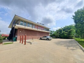 501 E Davis St in Conroe, TX - Building Photo
