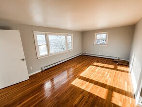 1254 Reservoir Ave, Unit 2 in Bridgeport, CT - Building Photo - Building Photo