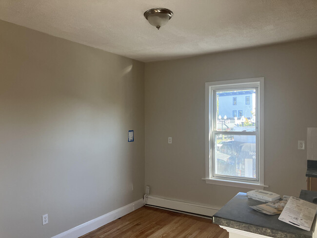 512 Medford St, Unit 1 in Somerville, MA - Building Photo - Building Photo