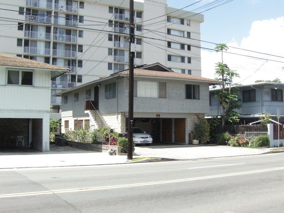 812 Mccully St in Honolulu, HI - Building Photo