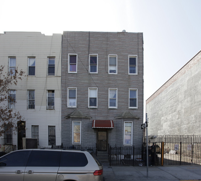 218  Boerum Street in Brooklyn, NY - Building Photo - Building Photo