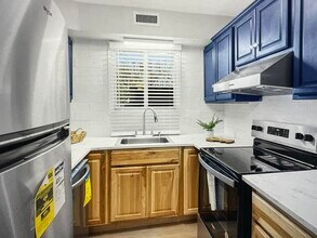 1175 Carriage Cir, Unit 104 in Bristol, VA - Building Photo - Building Photo