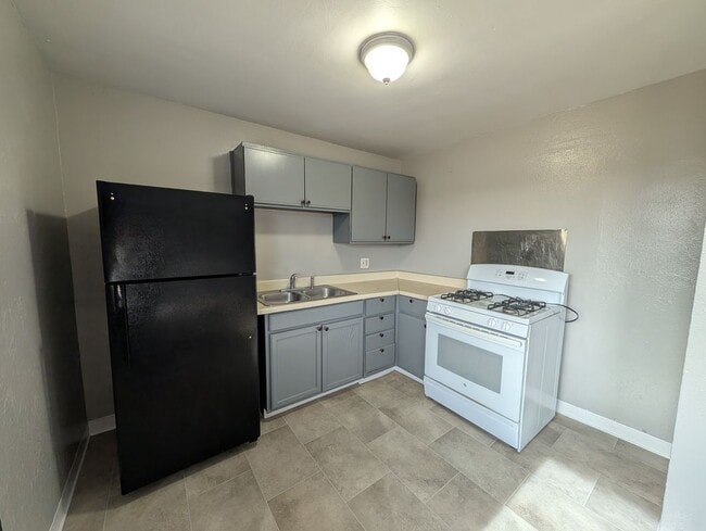 1588 Lansing St in Aurora, CO - Foto de edificio - Building Photo