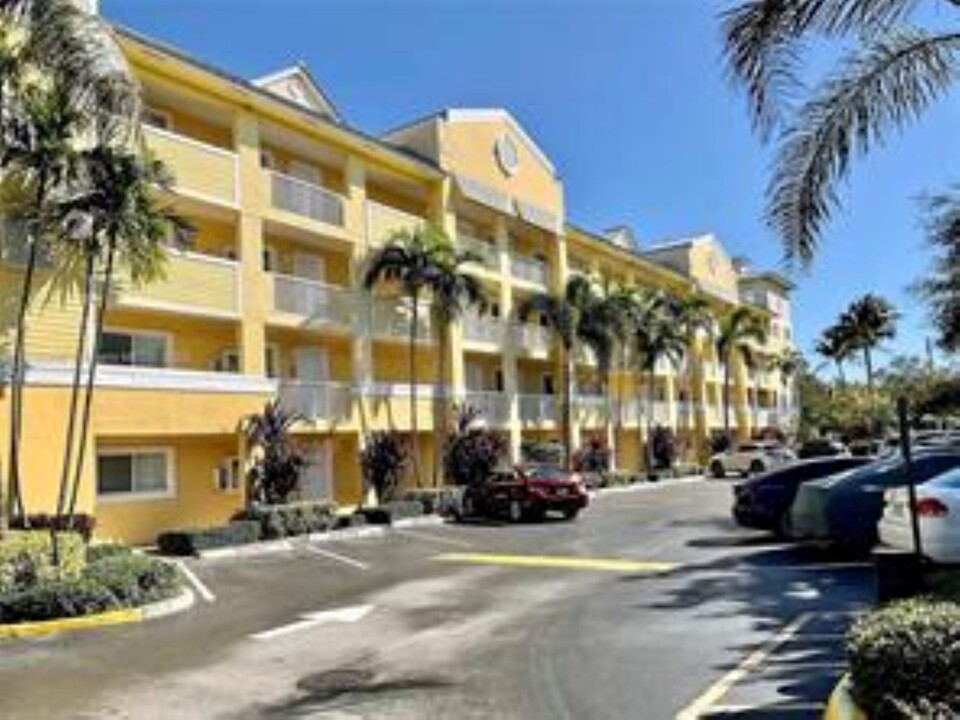 1515 E Broward Blvd, Unit 404 in Fort Lauderdale, FL - Building Photo