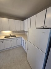 10 Esson St in Kitchener, ON - Building Photo - Building Photo