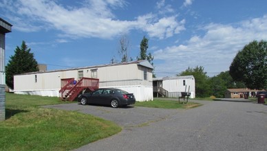 4252 Benfield Dr in Hudson, NC - Building Photo - Building Photo