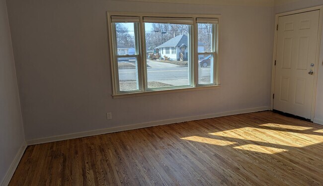 5712 42nd Ave N, Unit 5712 Duplex in Robbinsdale, MN - Building Photo - Building Photo