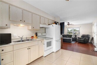 1003 Dora Ave in Tavares, FL - Building Photo - Building Photo