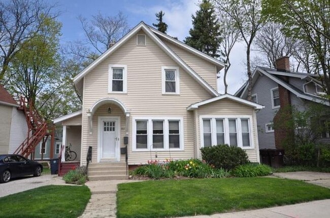 921 Sylvan Ave in Ann Arbor, MI - Building Photo - Building Photo