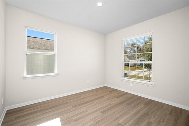 10427 Red Cardinal Dr in Cleveland, TX - Foto de edificio - Building Photo