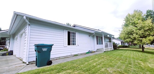 992 Orchard Ave in Hayden, ID - Building Photo - Building Photo