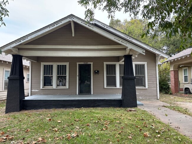 property at 1105 3rd Ave SW