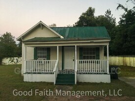 313 W 11th St in Waynesboro, GA - Building Photo