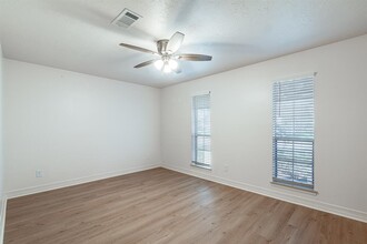 5506 Cunningham Dr in Pearland, TX - Building Photo - Building Photo