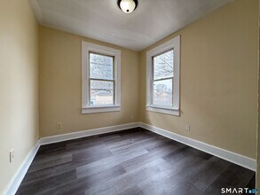 330 Hollister St in Stratford, CT - Building Photo - Building Photo