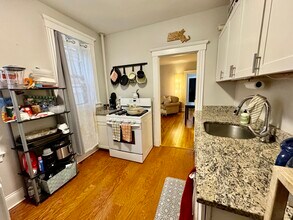 1992 Commonwealth Ave, Unit 2 in Boston, MA - Building Photo - Building Photo