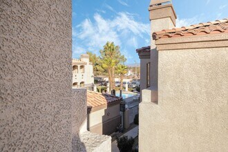 1851 Hillpointe Rd in Henderson, NV - Foto de edificio - Building Photo