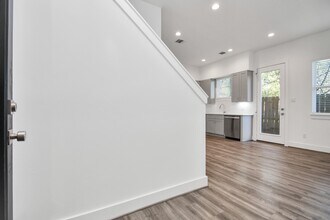 9024 Laverne Laurel Ln in Houston, TX - Building Photo - Building Photo