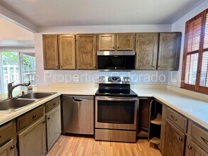 3955 S Flanders Way in Aurora, CO - Building Photo - Building Photo