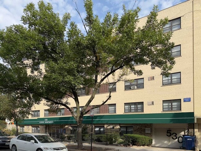 property at 535 W Aldine Ave