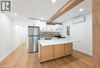 4968 King St in Beamsville, ON - Building Photo - Building Photo