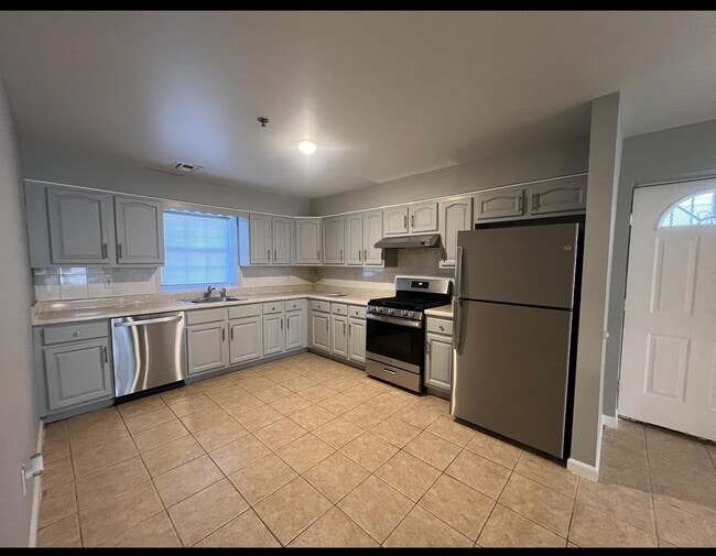 130 Hudson St in Newark, NJ - Building Photo - Building Photo