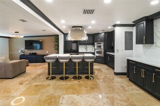 13262 NW 1st Ter in Miami, FL - Building Photo - Building Photo