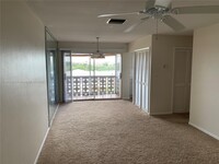 941 Crystal Lake Dr in Pompano Beach, FL - Building Photo - Building Photo