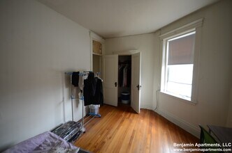 1350 Commonwealth Ave, Unit 19 in Boston, MA - Foto de edificio - Building Photo