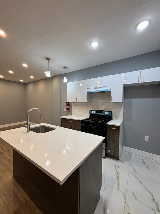 812 Clinton Ave, Unit G in Newark, NJ - Building Photo