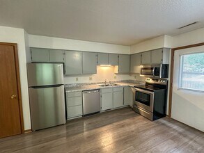 3014 Oakland St in Ames, IA - Building Photo - Building Photo