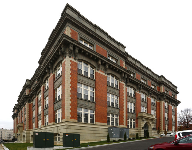 Alumni Lofts in Cincinnati, OH - Foto de edificio - Building Photo