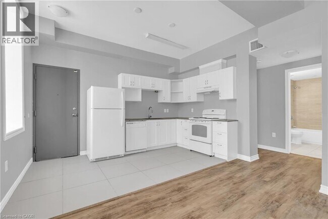 58 Beverly St in Cambridge, ON - Building Photo - Building Photo