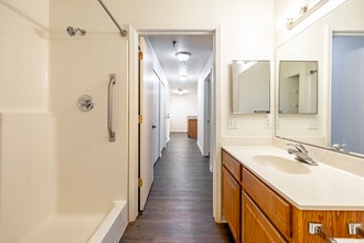 Lynden Parke in Ypsilanti, MI - Building Photo - Interior Photo